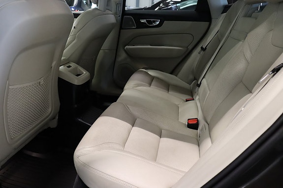 Volvo XC60 13 of 30