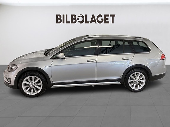 Volkswagen Golf Alltrack 2 of 11