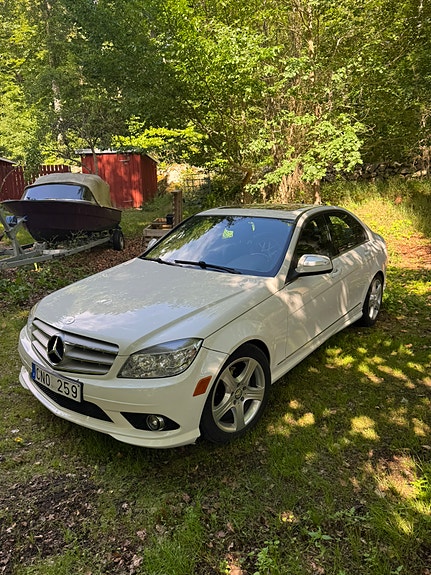 Mercedes-Benz C300 3 of 6