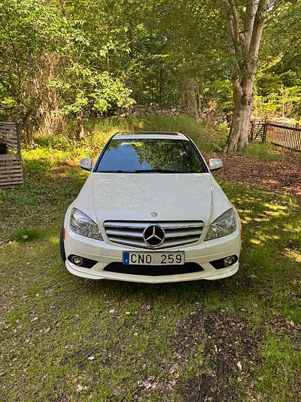 Mercedes-Benz C300 2 of 6