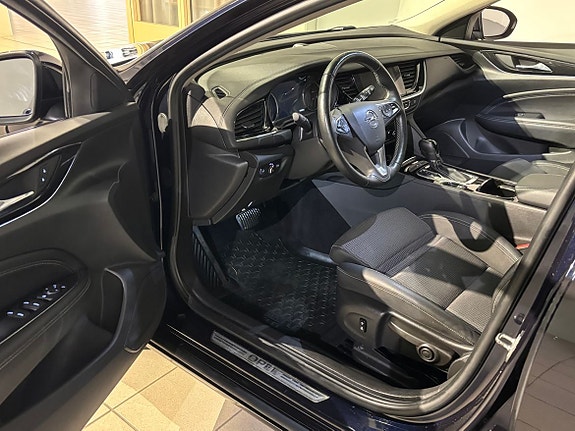 Opel Insignia 4 of 5
