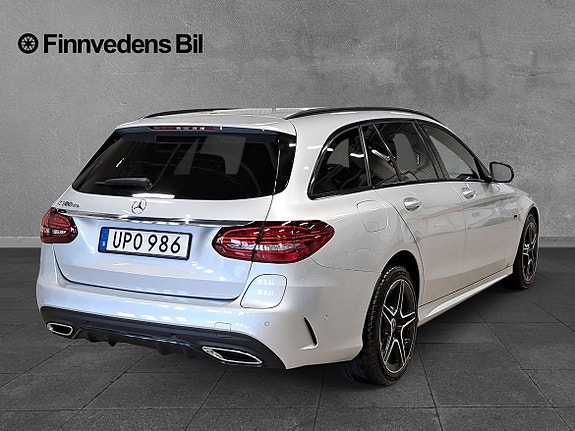 Mercedes-Benz C300 4 of 5