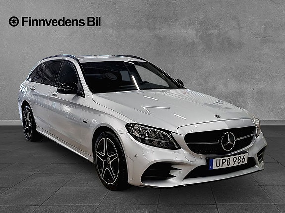 Mercedes-Benz C300 2 of 5
