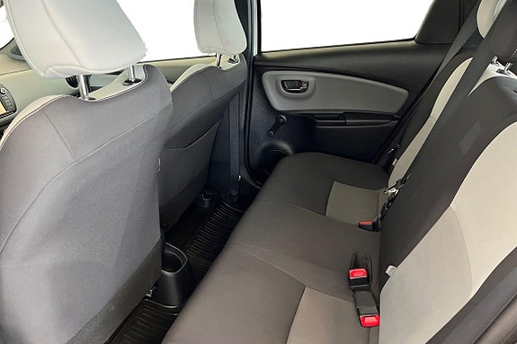 Toyota Yaris 11 of 21