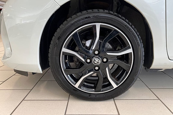 Toyota Yaris 15 of 21