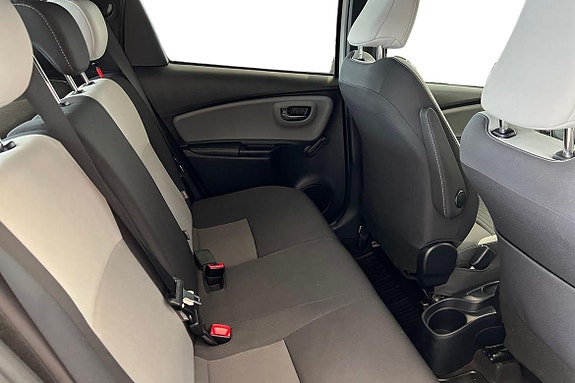 Toyota Yaris 7 of 21