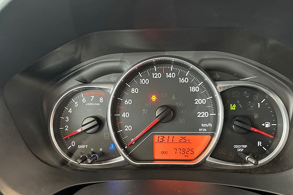 Toyota Yaris 14 of 21