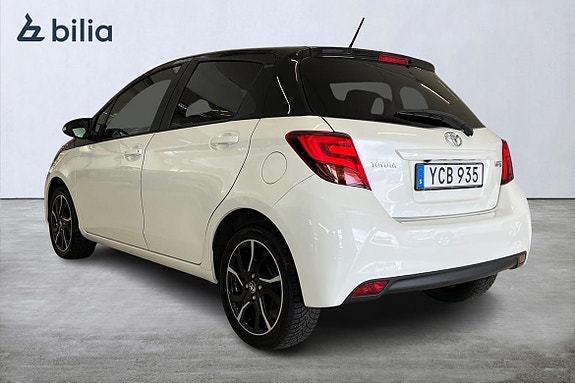 Toyota Yaris 2 of 21