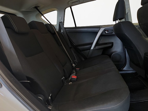Toyota RAV4 13 of 24