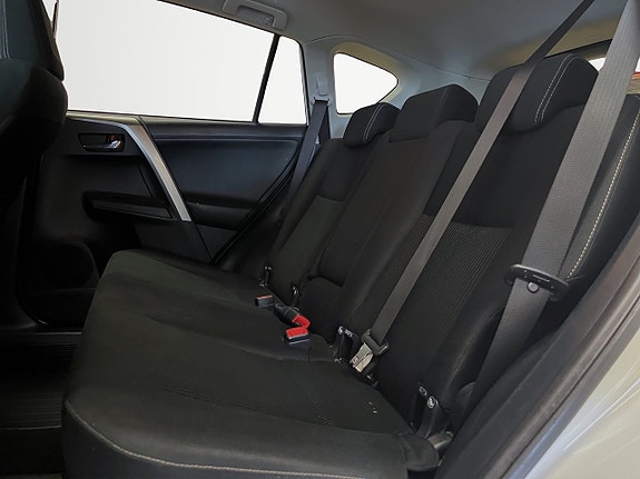 Toyota RAV4 11 of 24