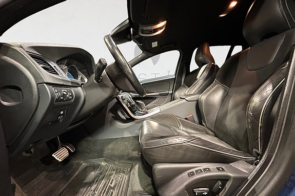 Volvo V60 4 of 16
