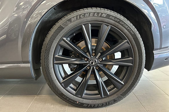 Lexus RX500h 17 of 21