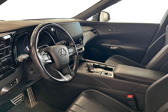 Lexus RX500h 14 of 21
