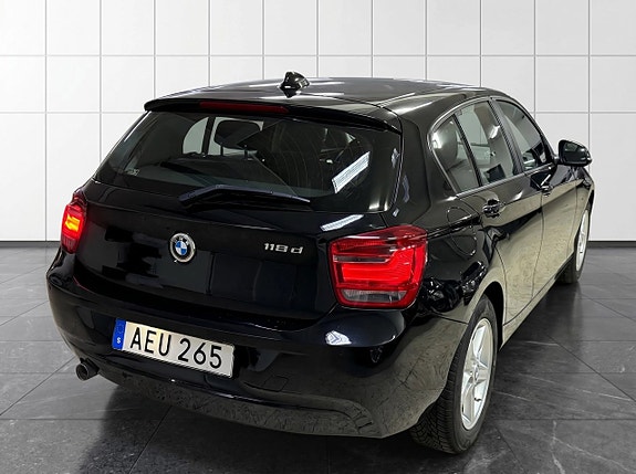 BMW 118d 3 of 5