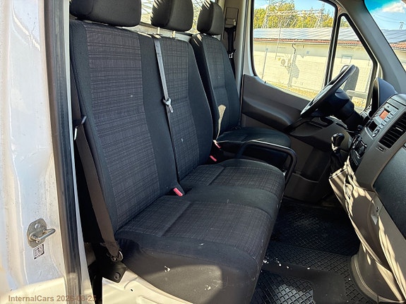 Mercedes-Benz Sprinter 208 16 of 28