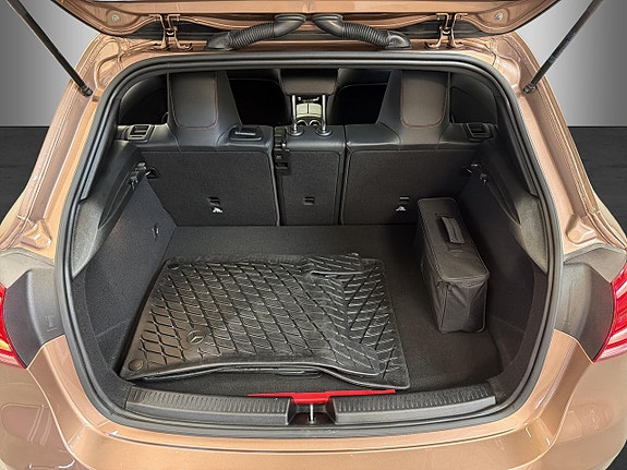 Mercedes-Benz A250 e 15 of 28