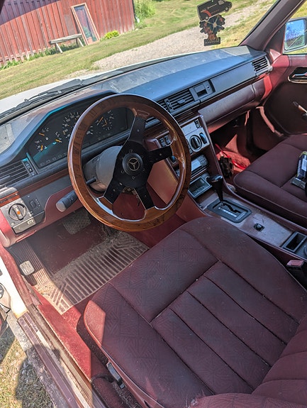 Mercedes-Benz E250 d 4 of 5