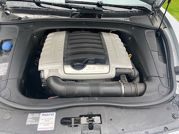 Porsche Cayenne 10 of 11