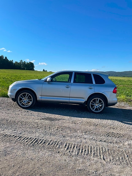 Porsche Cayenne 3 of 11