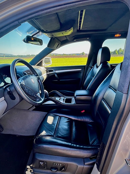 Porsche Cayenne 7 of 11