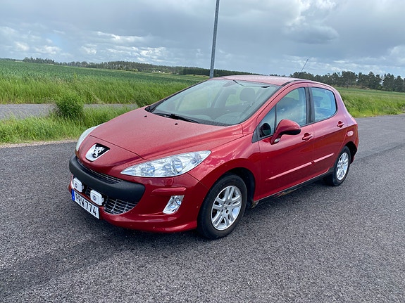Peugeot 308 2 of 5