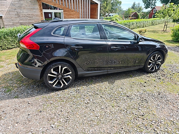 Volvo V40 Cross Country 3 of 5
