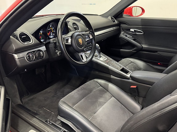 Porsche 718 Cayman 4 of 5