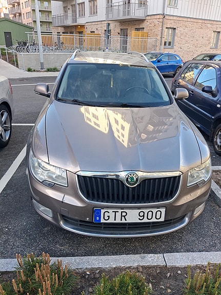 Skoda Superb 2 of 5