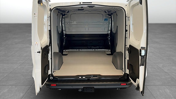 Renault Trafic 10 of 12