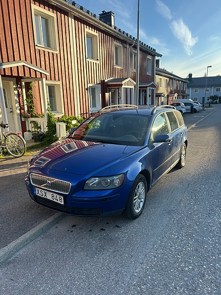 Volvo V50 2 of 5