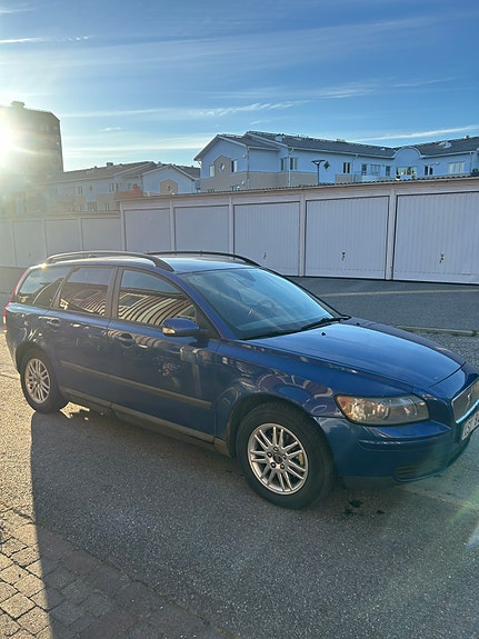 Volvo V50 3 of 5