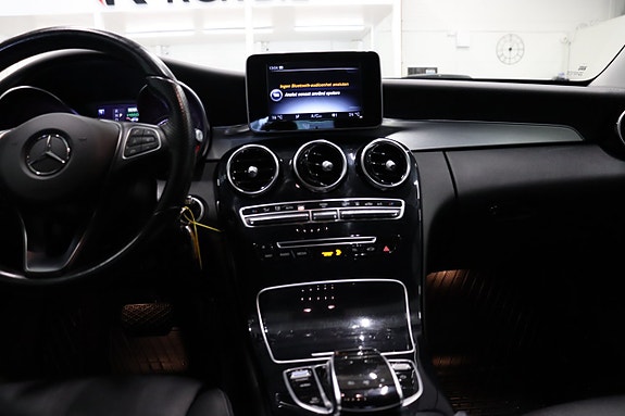 Mercedes-Benz C350 14 of 24
