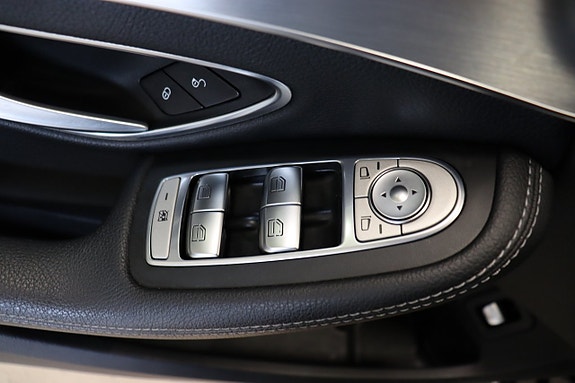 Mercedes-Benz C350 17 of 24