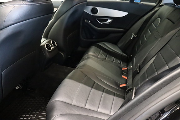Mercedes-Benz C350 10 of 24