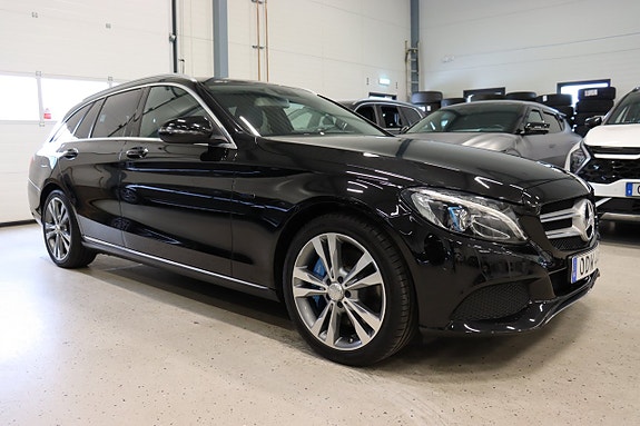 Mercedes-Benz C350 2 of 5