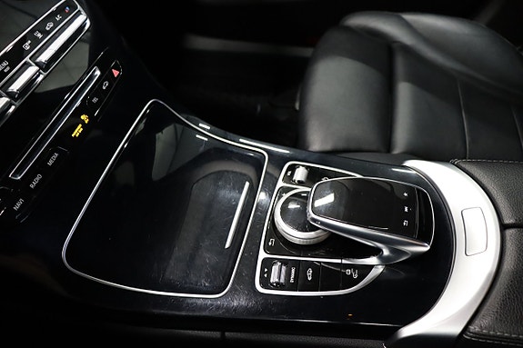 Mercedes-Benz C350 16 of 24