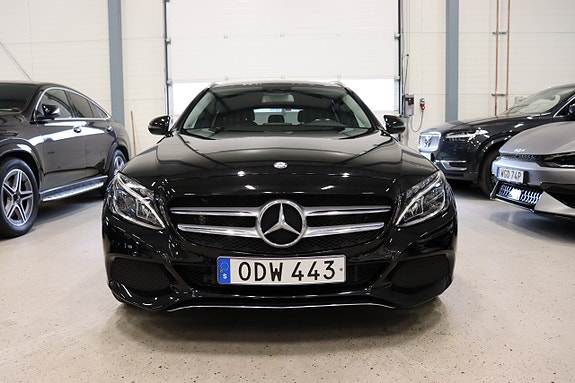 Mercedes-Benz C350 3 of 5