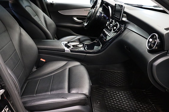Mercedes-Benz C350 9 of 24