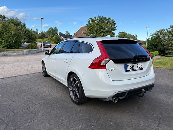Volvo V60 2 of 7