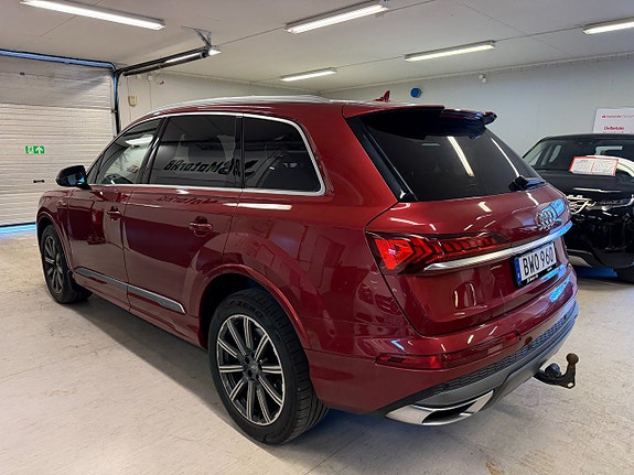 Audi Q7 4 of 5
