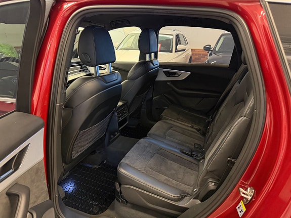 Audi Q7 10 of 17