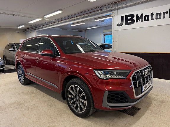 Audi Q7 2 of 5
