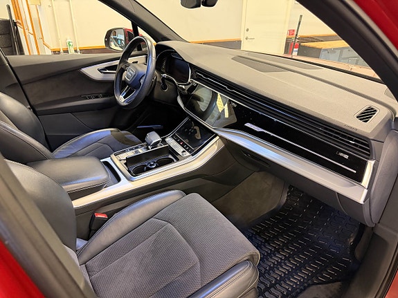 Audi Q7 9 of 17