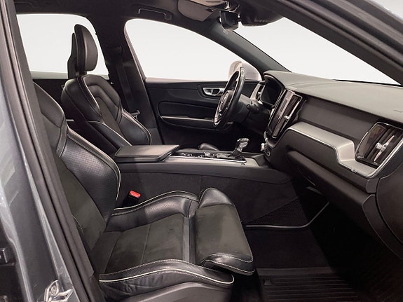 Volvo XC60 15 of 23
