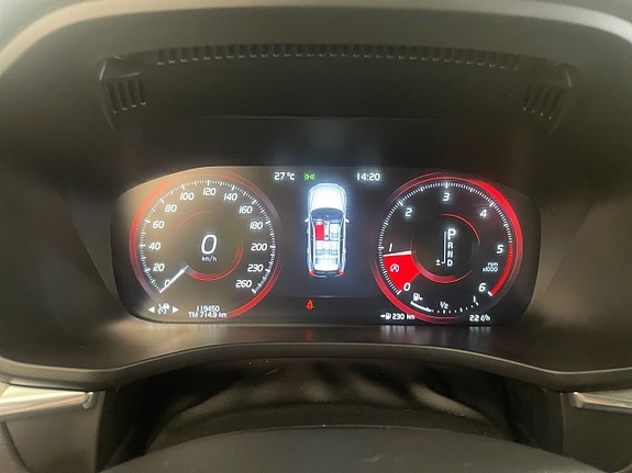 Volvo XC60 12 of 23