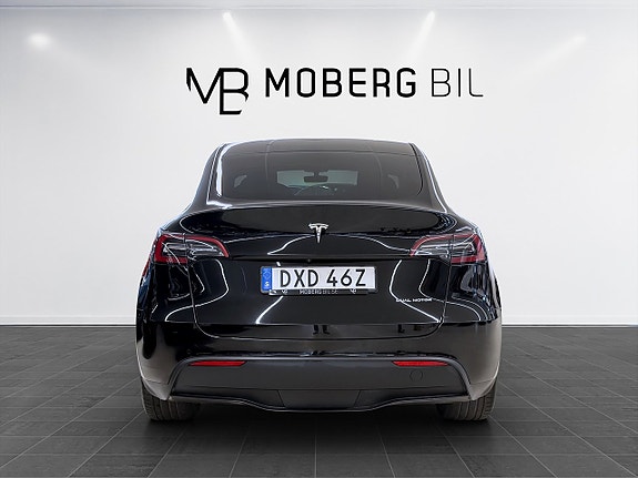 Tesla Model Y 7 of 19