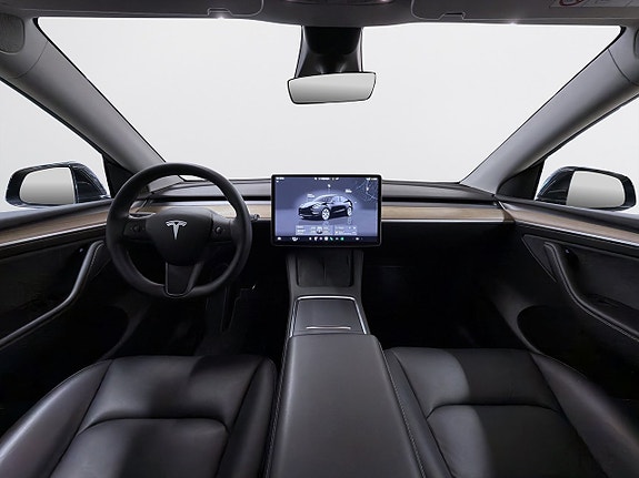 Tesla Model Y 12 of 19