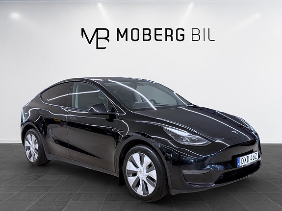 Tesla Model Y 4 of 5