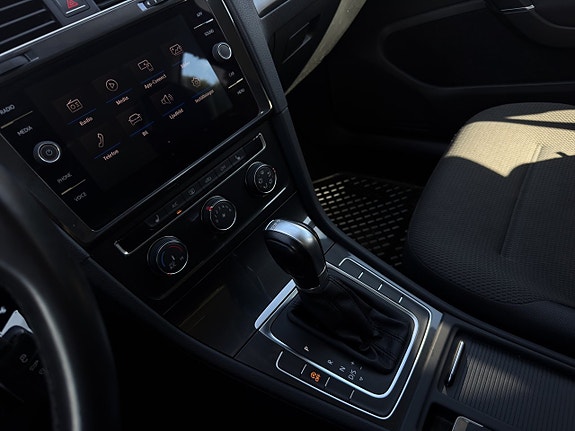 Volkswagen Golf VII 12 of 18