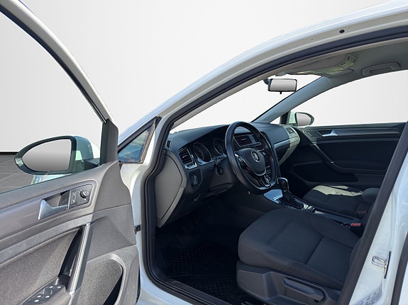 Volkswagen Golf VII 9 of 18